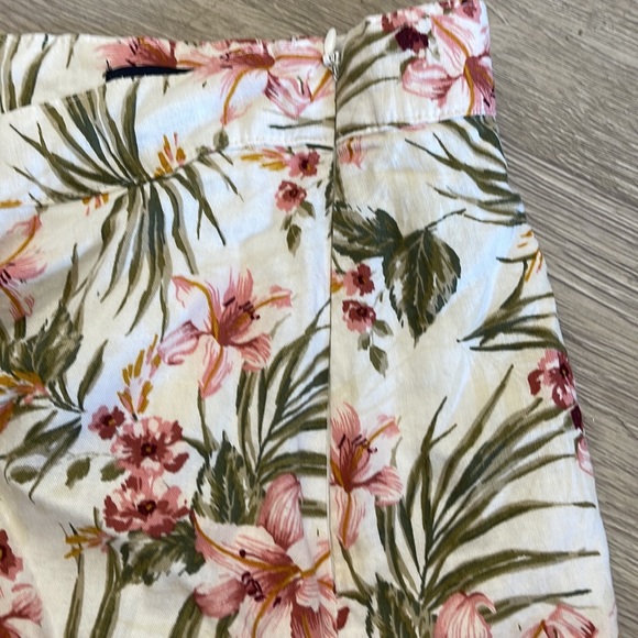 Abercrombie & Fitch Tropical Shorts - Picture 3 of 8